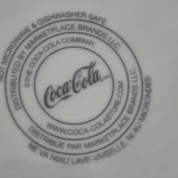 Vintage Coca Cola Christmas Winter Large coffee 20 Oz. Mugs. Set of two. - Picture 6 of 8